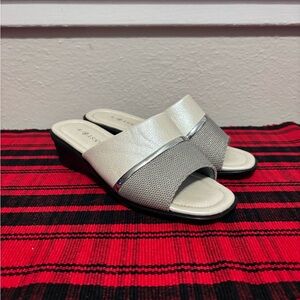 Chic Women's Mules in Silver and Cream